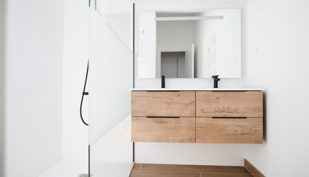 Salle de bain équipée - rénovation d'un appartement de standing à Agen - Les Promoteurs